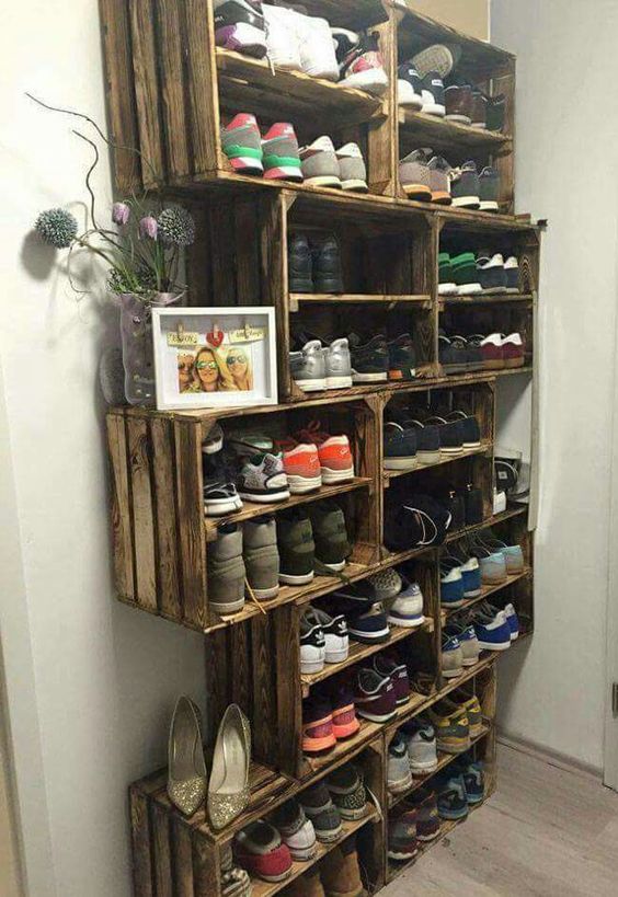 Pallet shoe storage