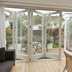 outdoor-dining-glass-sliding-doors